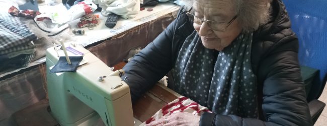 Tia Leta, 90 anos, mestra na costura e no amor ao próximo