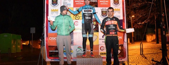 À chuva e ao frio, a resistência de 23 heróis Courense tozé oliveira em 3º no BTT Nocturna e Urbana de Paredes de Coura