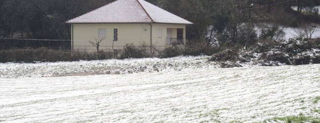 Neve vestiu freguesia de branco