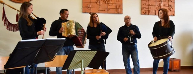 Grupo de Cantigas no almoço solidário   