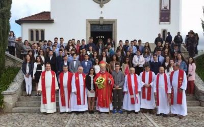 CERIMÓNIA DO CRISMA JUNTOU BISPO E ARCIPRESTADO COURENSE