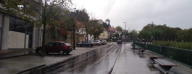 REPAVIMENTAÇÃO DE RUA DA VILA: FINALMENTE A CALÇADA DA CADEIA À PROVA DE CAMIÕES